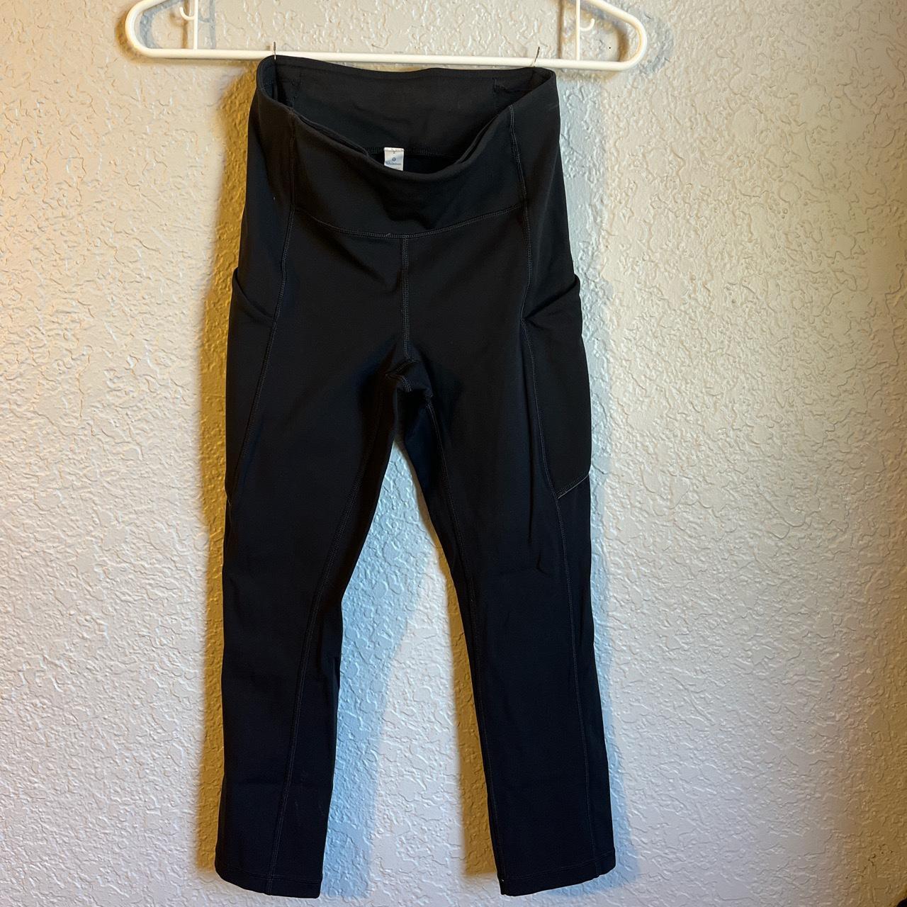 Size 2 cropped Lululemon leggings Pockets on both - Depop