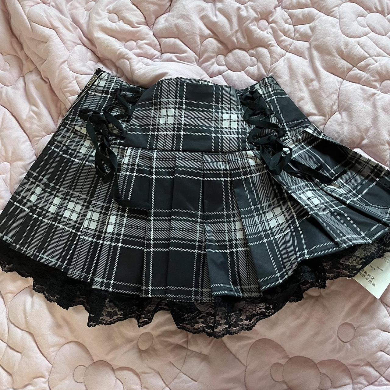 Black and white skirt xs sale