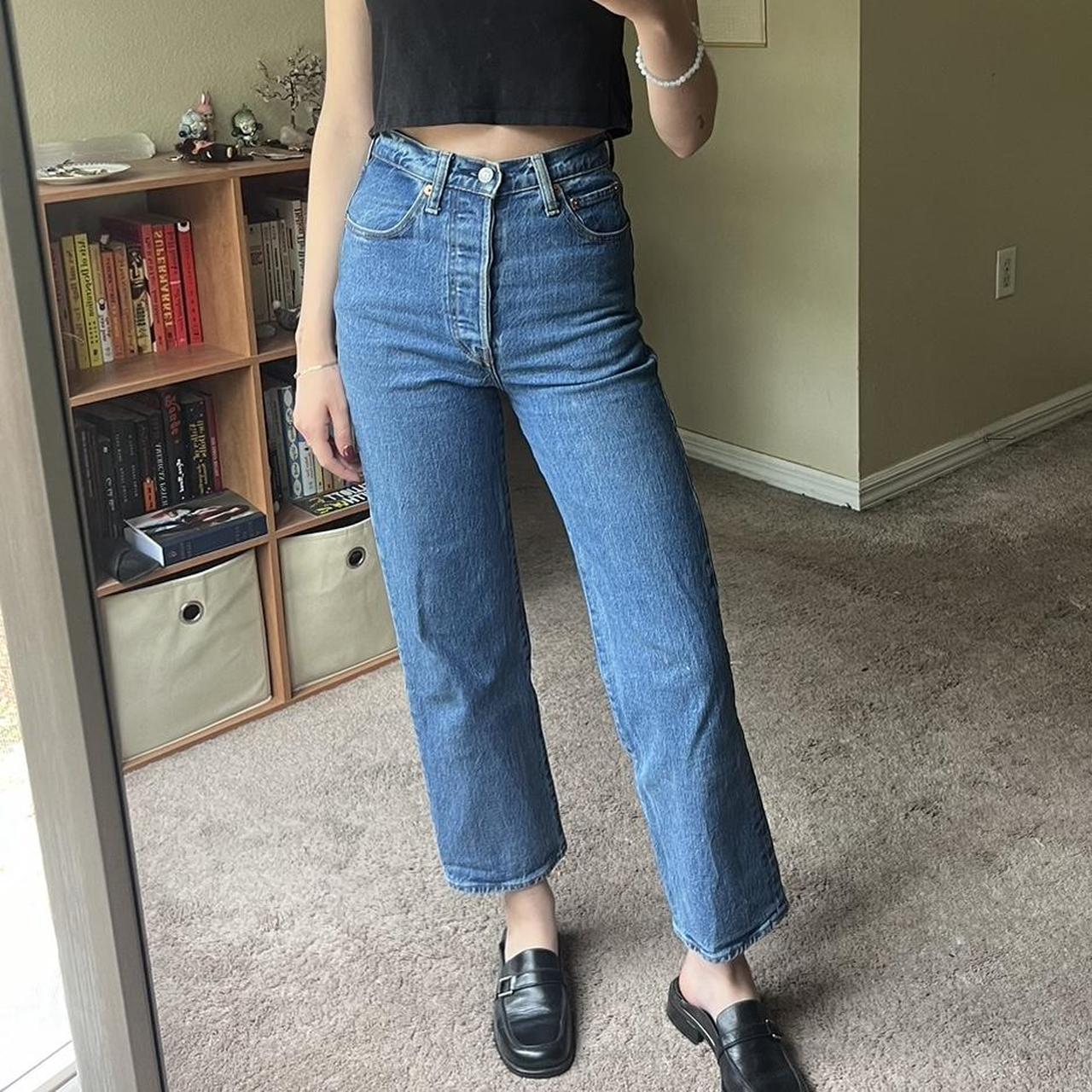 Levi Ribcage Straight jeans Sooo cute/flattering!... - Depop