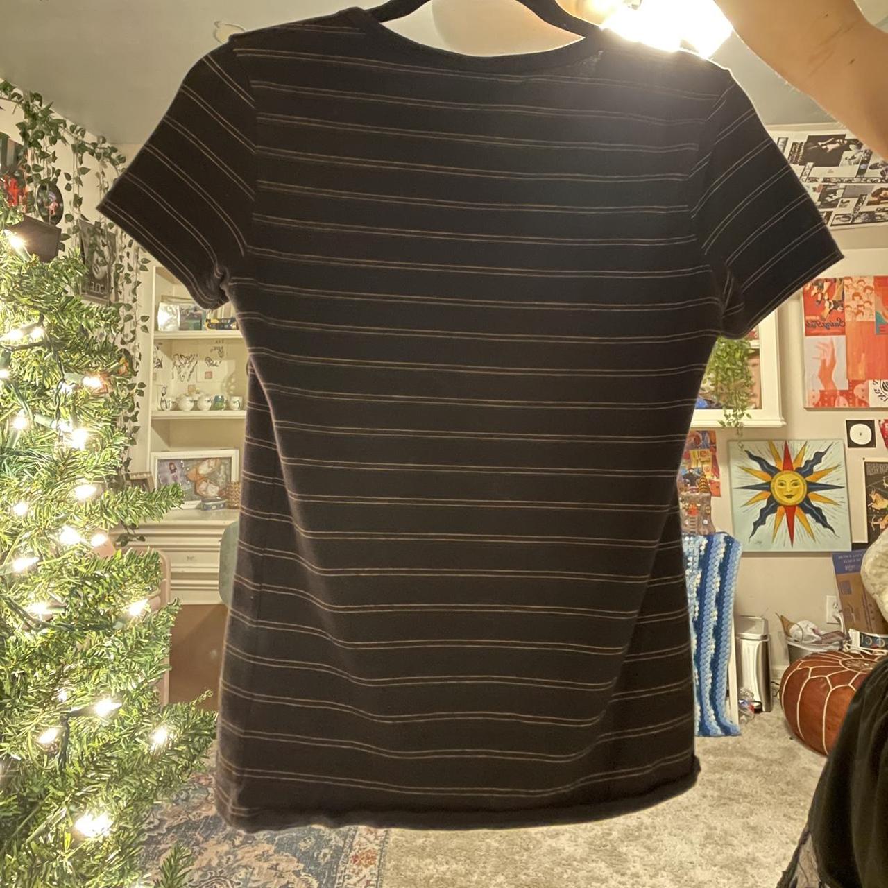🩸Black and gold stripe tee 🩸Kinda stretchy babytee... Depop