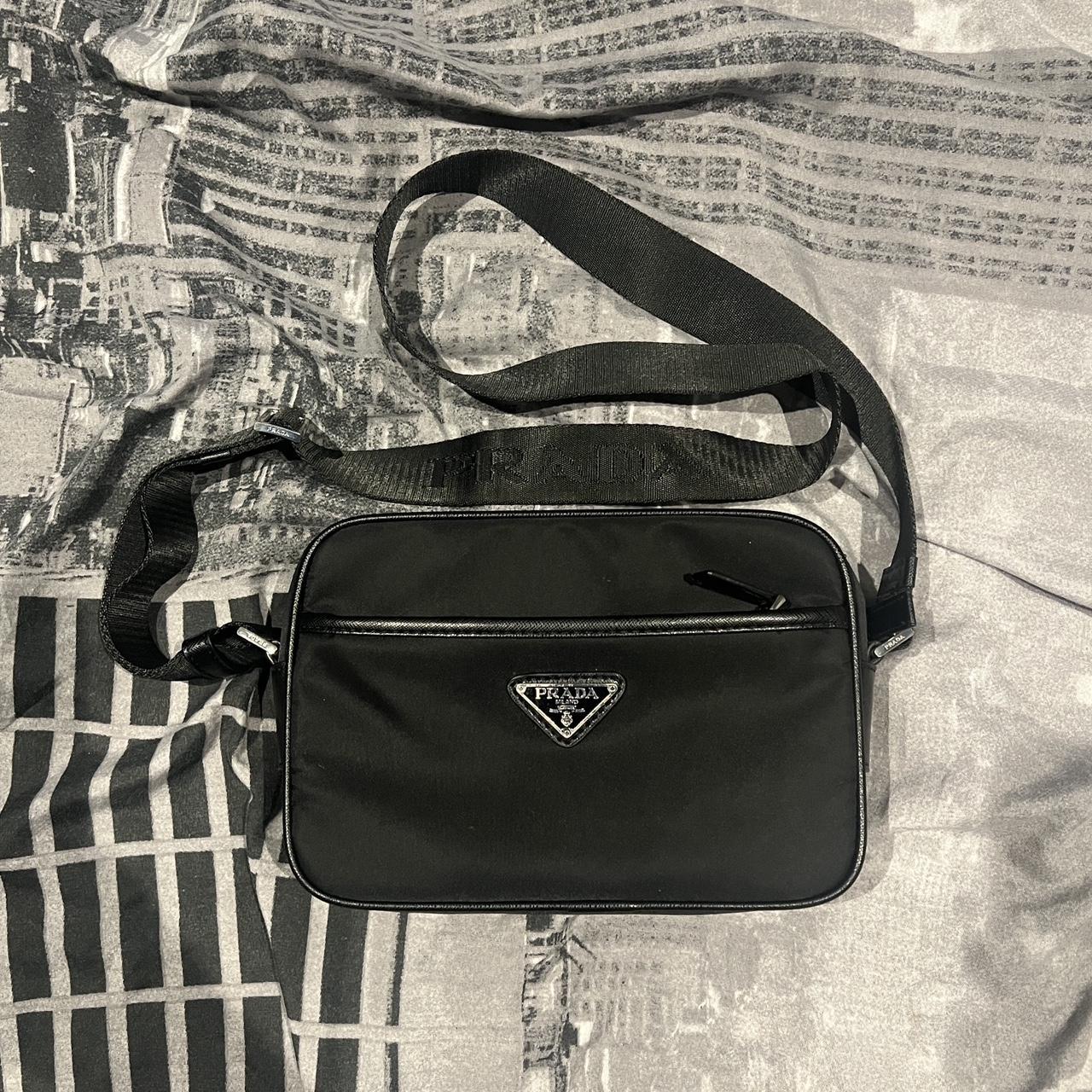 バッグ PRADA messenger shoulder bag re nylon Prada Re-Nylon Shoulder Bag | Black | FARFETCH