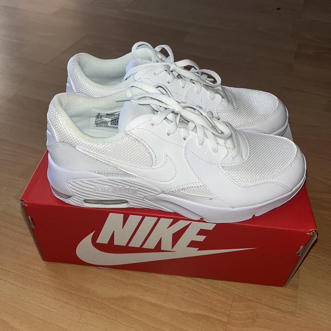 Nike Women's White Trainers | Depop