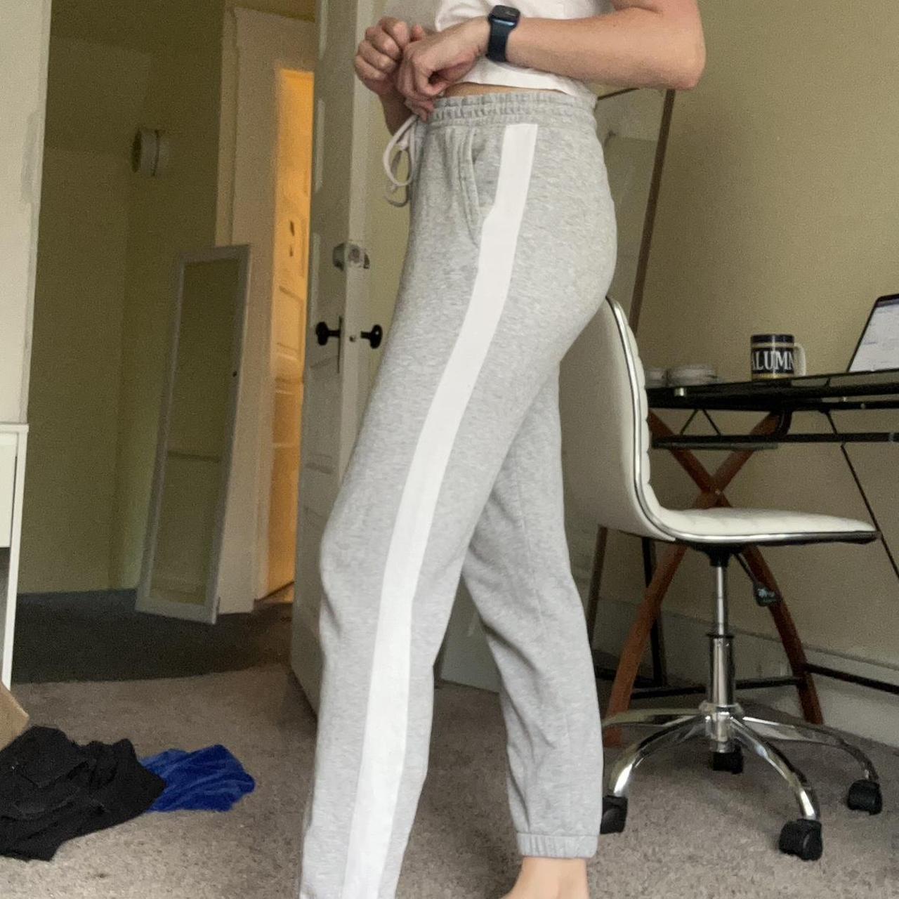 H&m best sale striped joggers