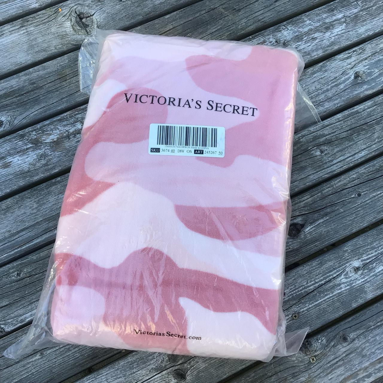 Victoria's Secret PINK camo sherpa popular blanket