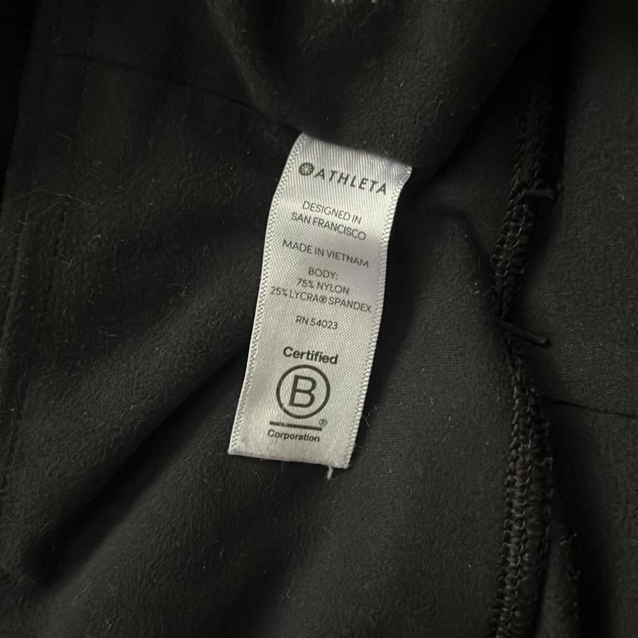 Athleta Black Leggings 2 side pockets Design on the... Depop