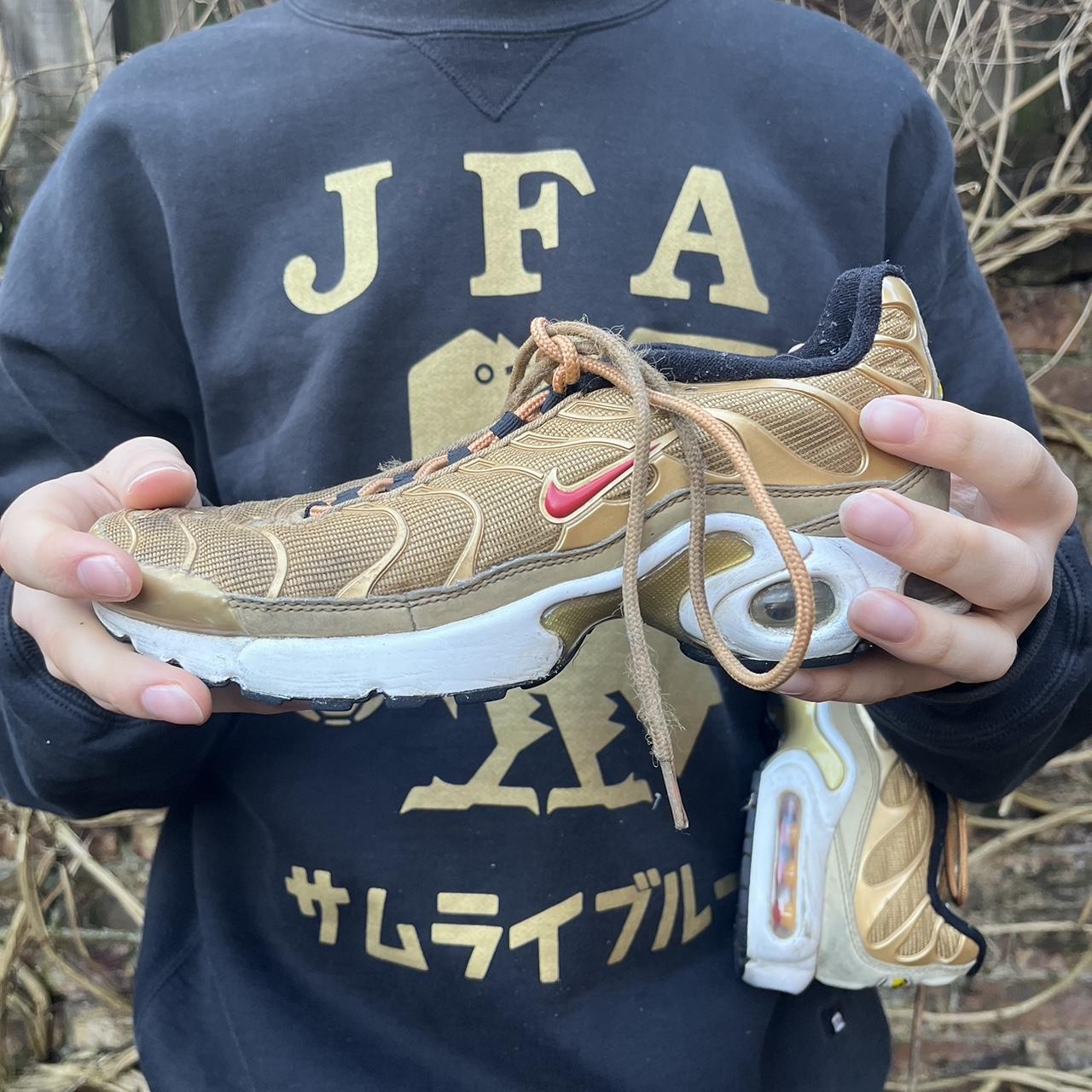 Air max plus clearance metallic gold on feet