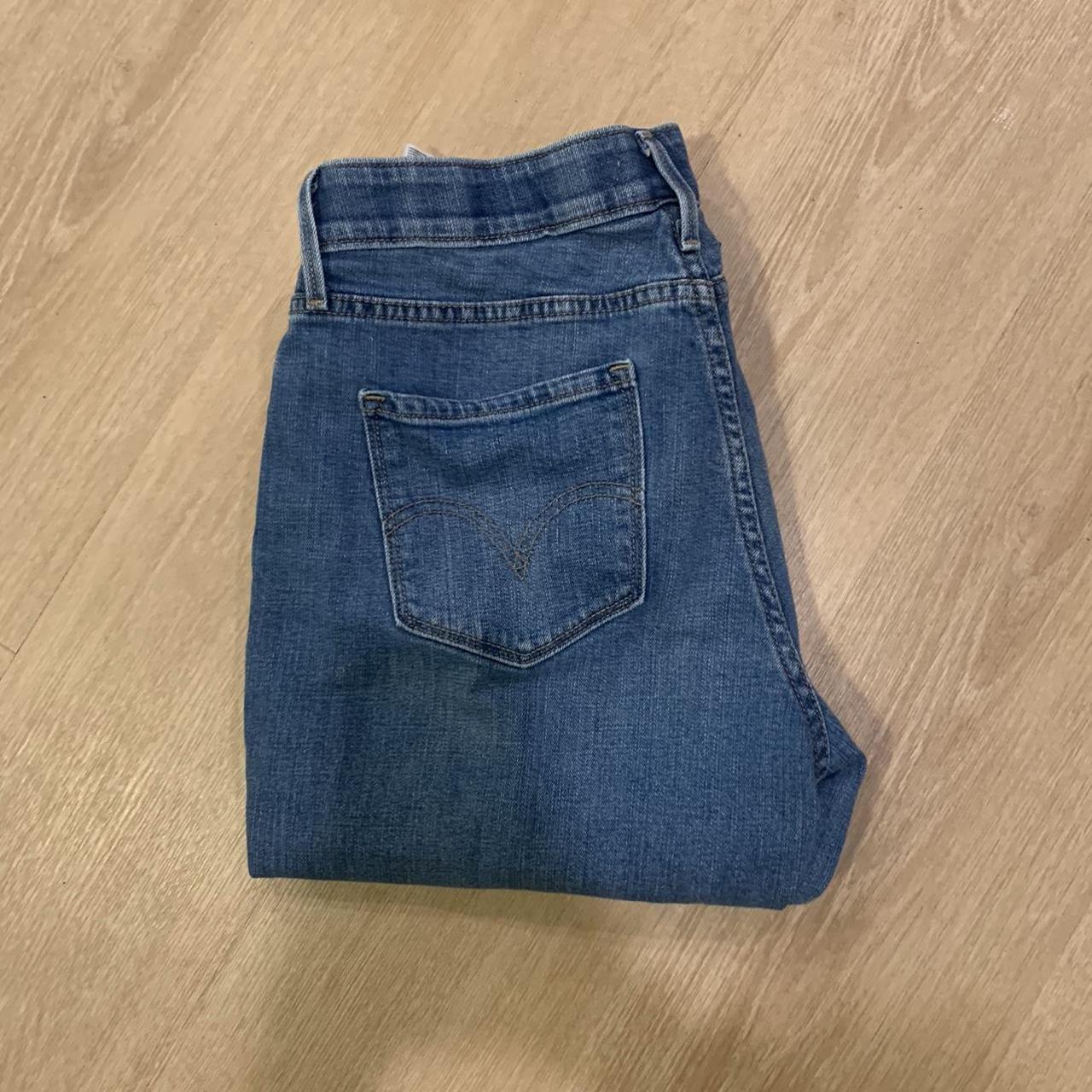 Levi's Women's Blue and Navy Jeans | Depop