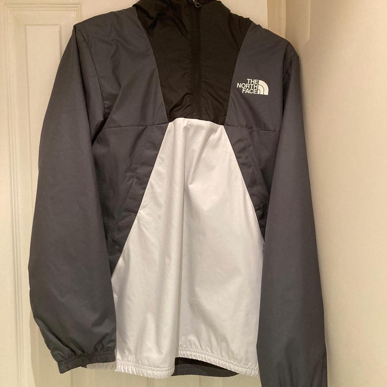 Grey Junior North face pullover jacket. 9/10... Depop