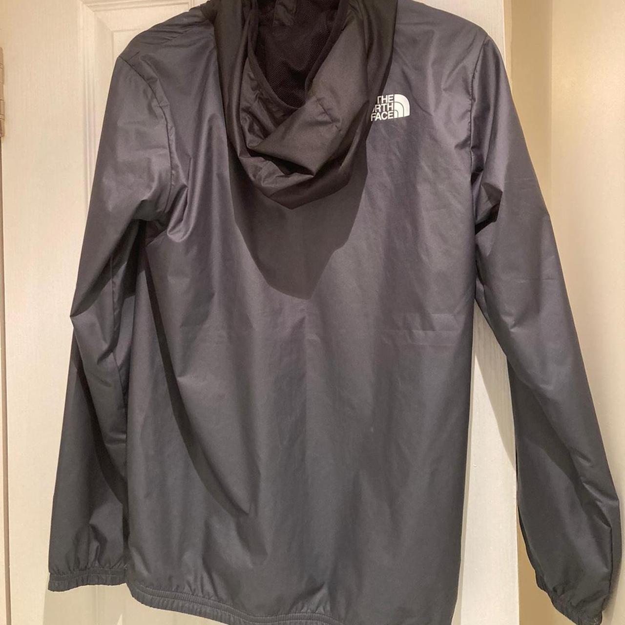 Grey Junior North face pullover jacket. 9/10... Depop