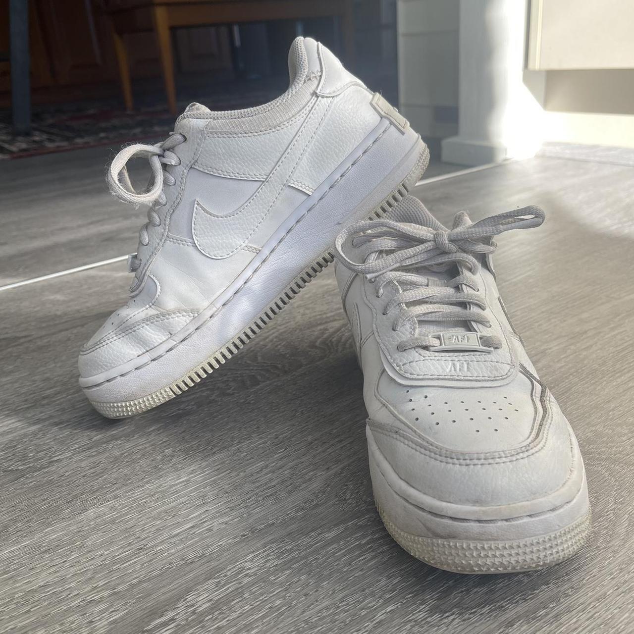 white nike shadow