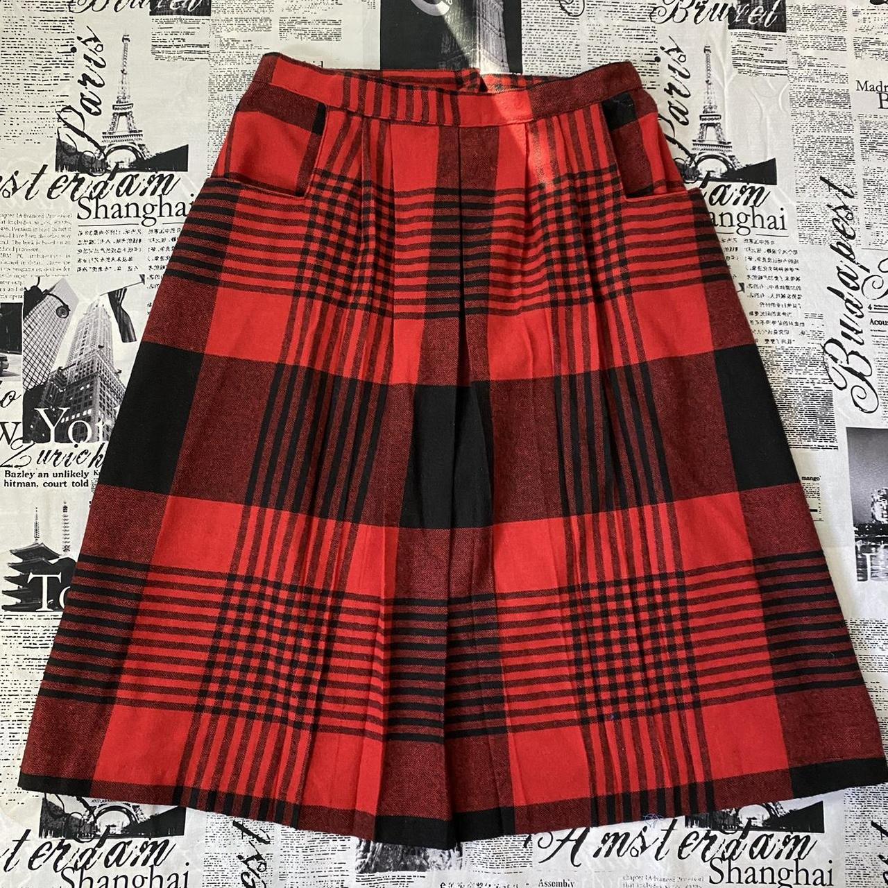 Black plaid skirt top 70s