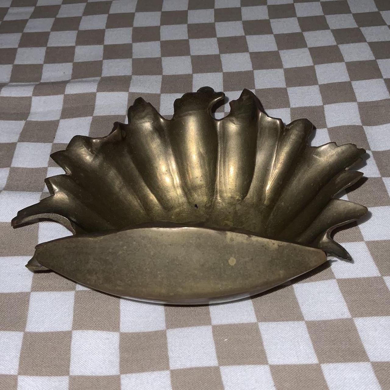 item listed by thriftingisuplifting