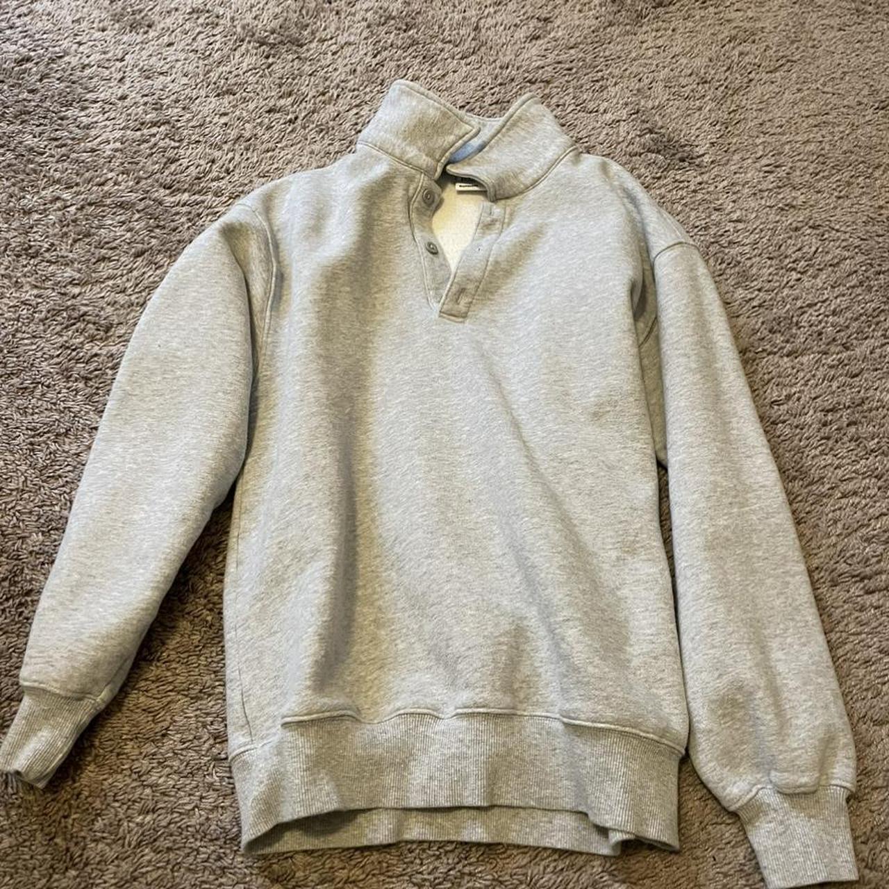 aritzia sweatshirt heather chrome #aritzia - Depop