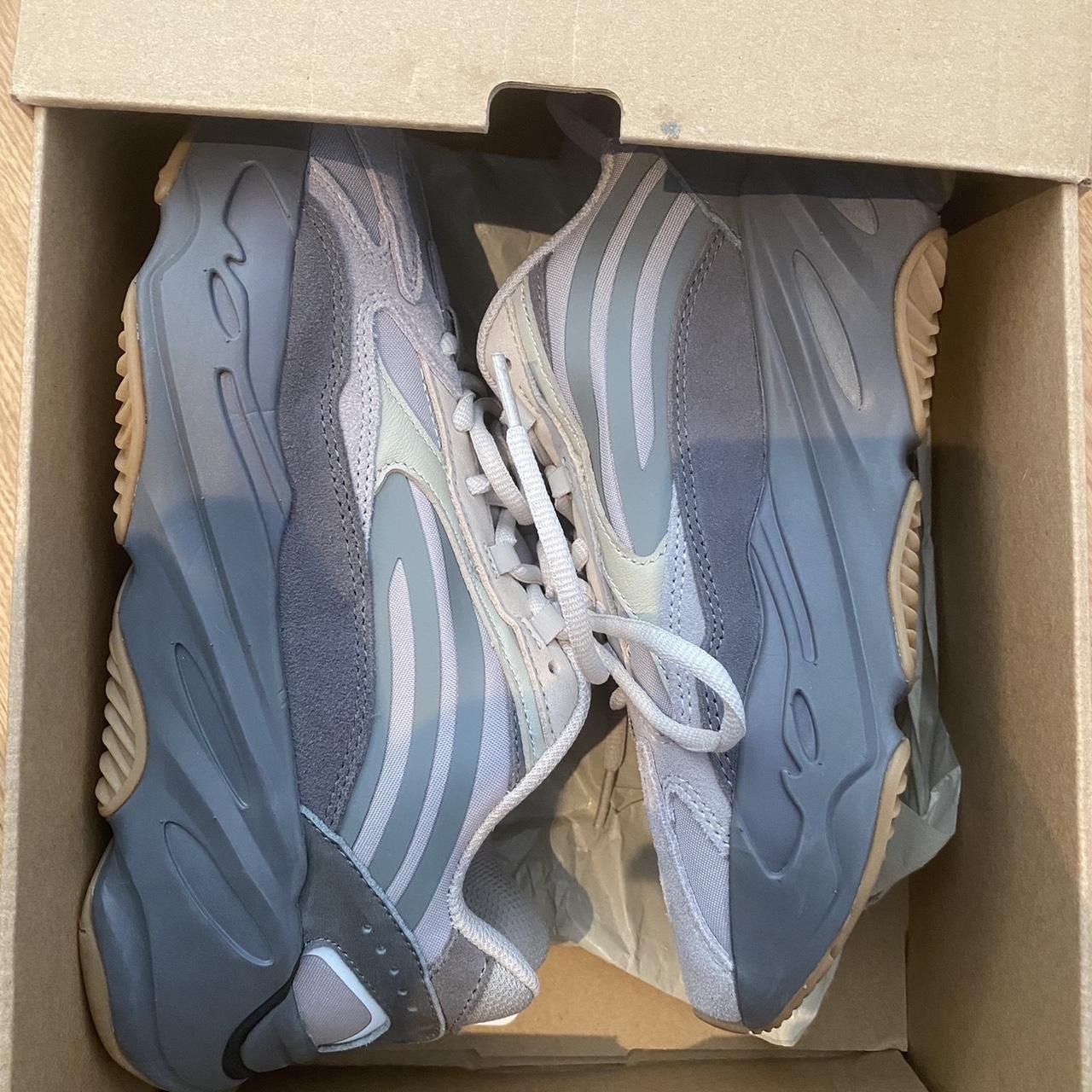 Adidas yeezy boost 700 v2 mint online