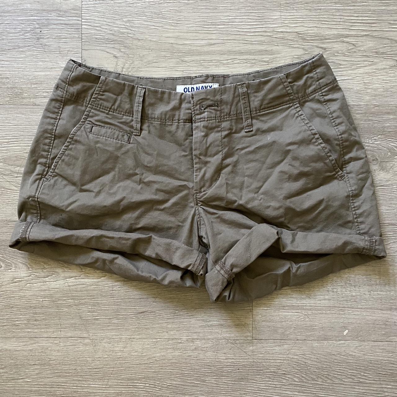 GAP flattering cargo shorts that are an olive green... - Depop