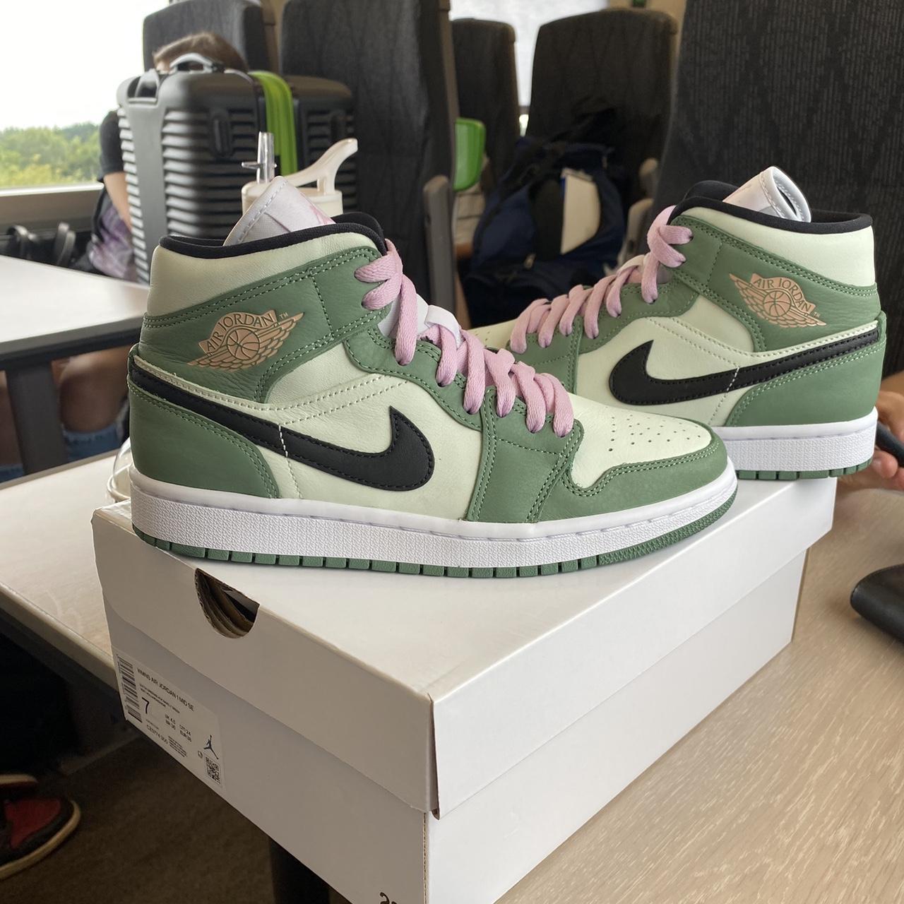 women's air jordan 1 mid se dutch green