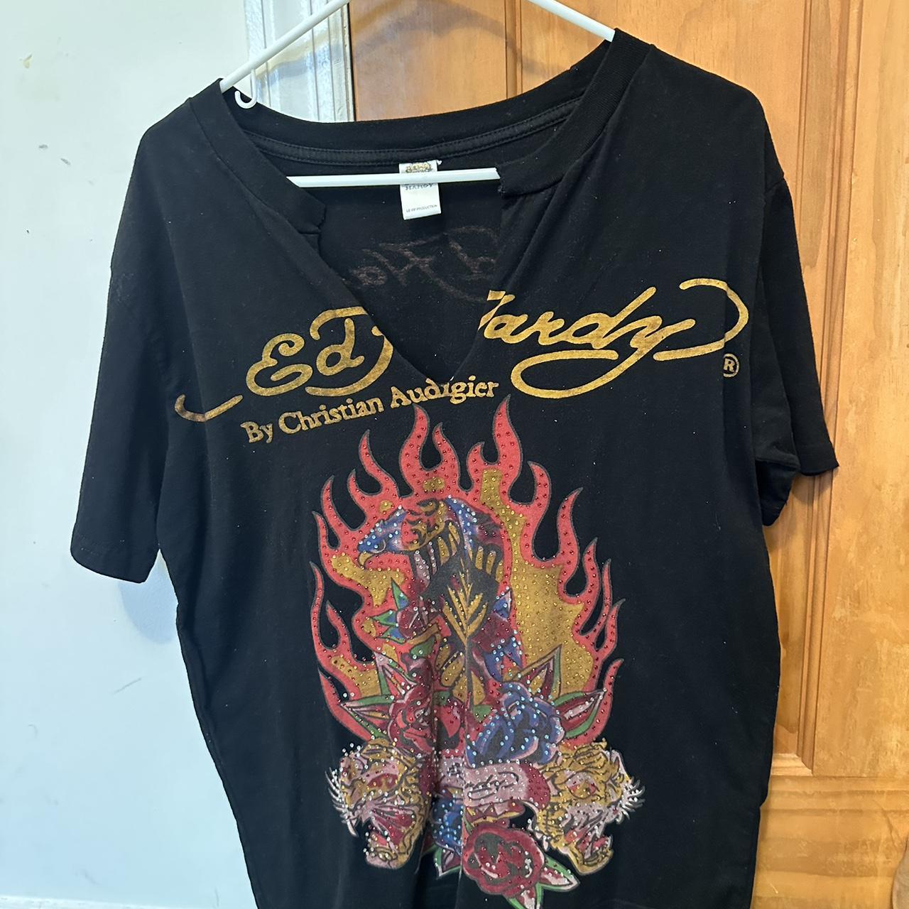 Ed hardy top size Medium cut in the middle and worn