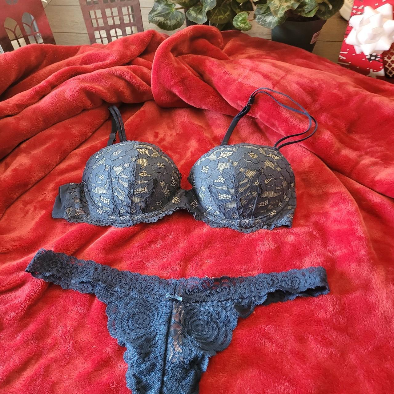 blue lace Victoria's Secret set 34b, s/m - Depop