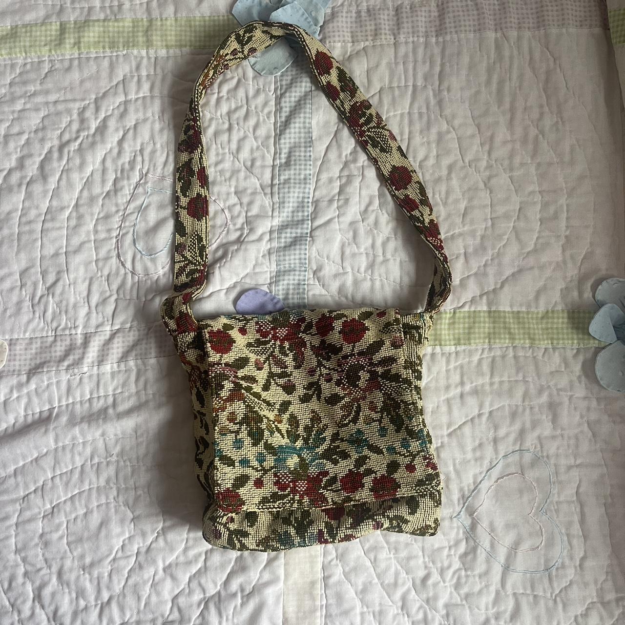 Super cute vintage flower cross body bag 💐🌸🌷🌻 Depop