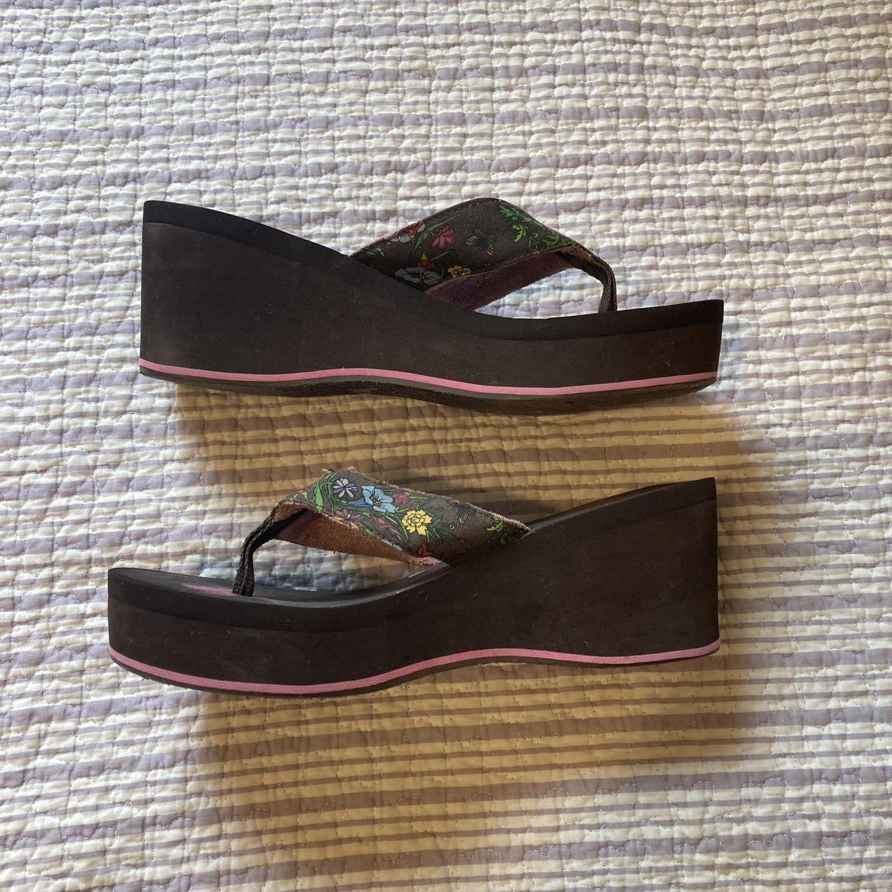 sketchers flip flops