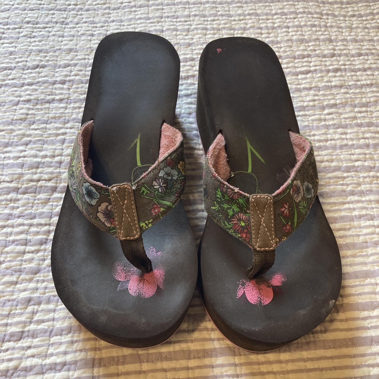 sketchers flip flops