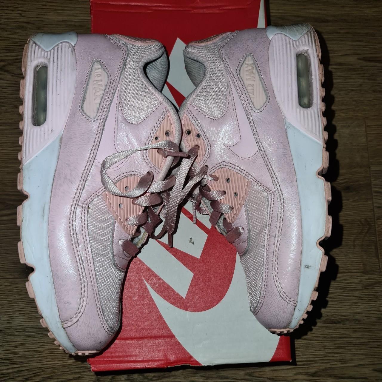 Nike Women's Pink Trainers | Depop