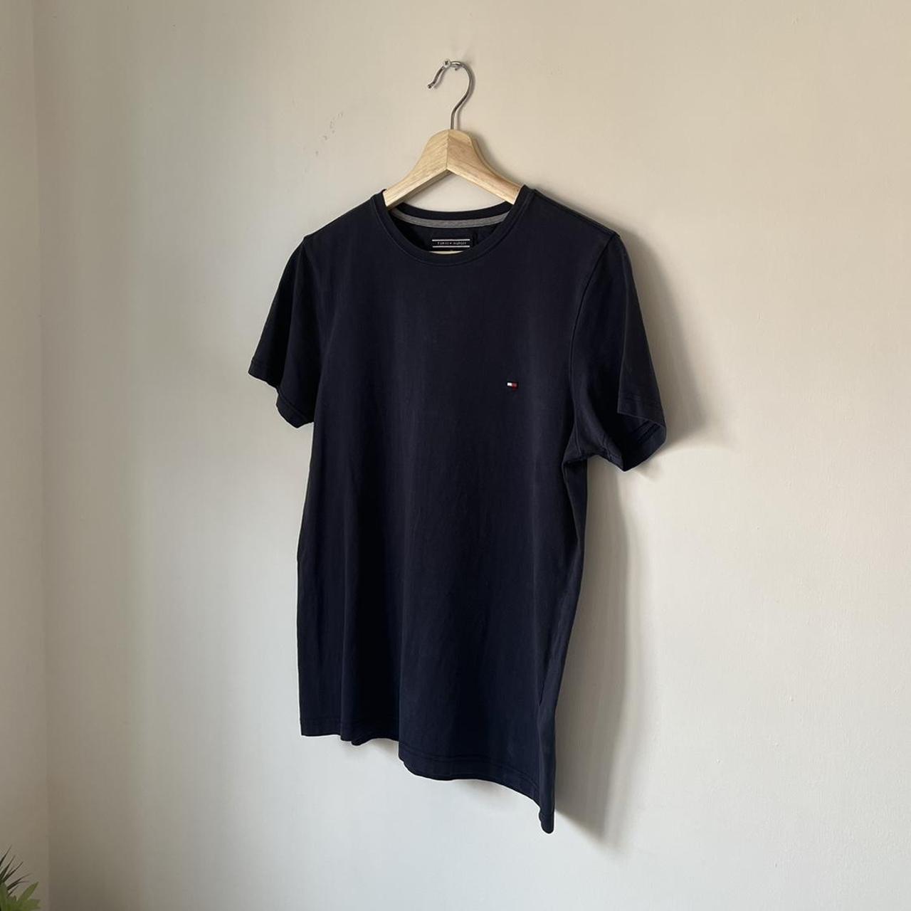 Tommy Hilfiger Men's Navy T-shirt | Depop