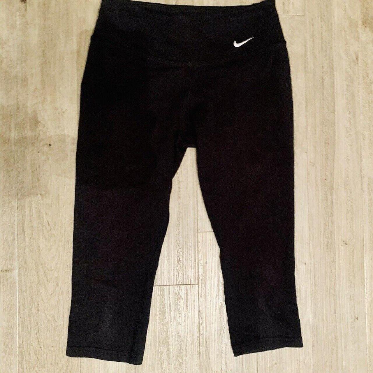nike mini swoosh black capri leggings