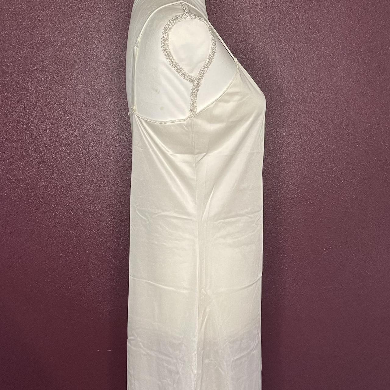 Vanity Fair Women's White Nightwear (2)