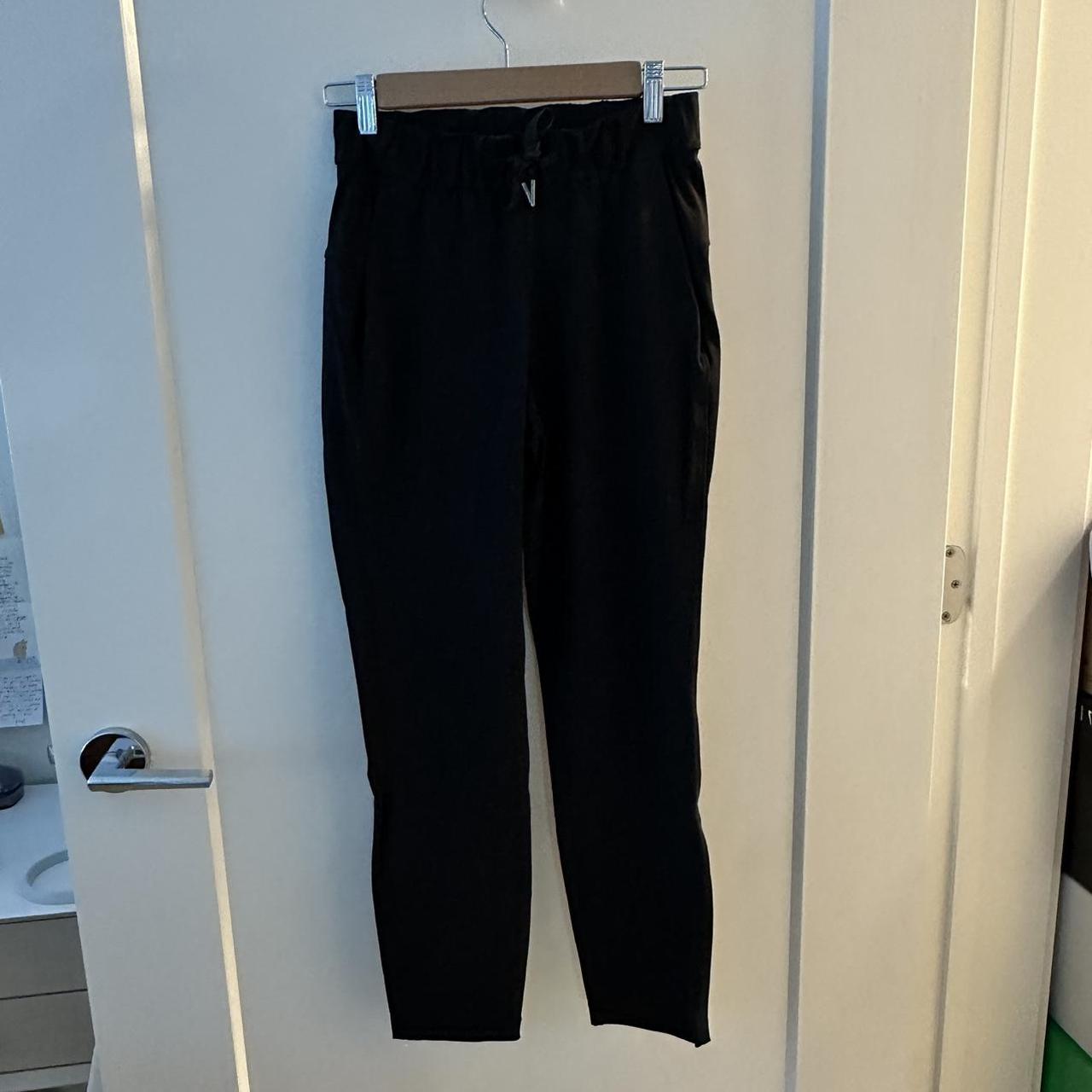 lululemon on the fly pant, in good condition; cut