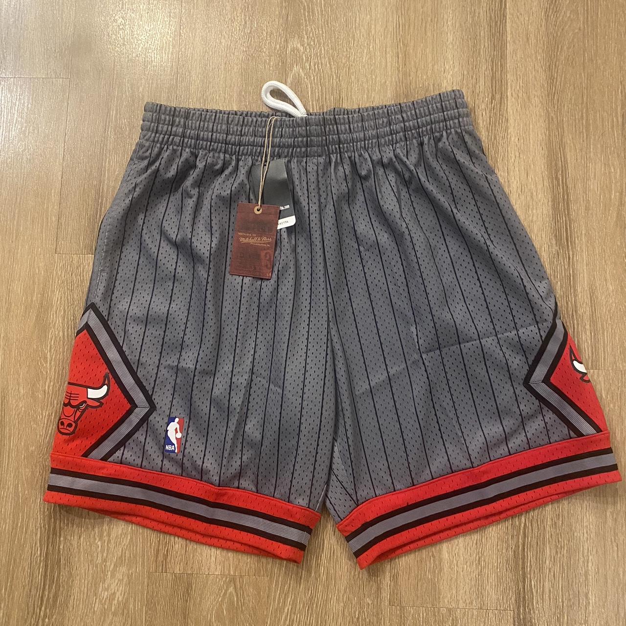 Mitchell & Ness Bulls Swingman Basketball Shorts