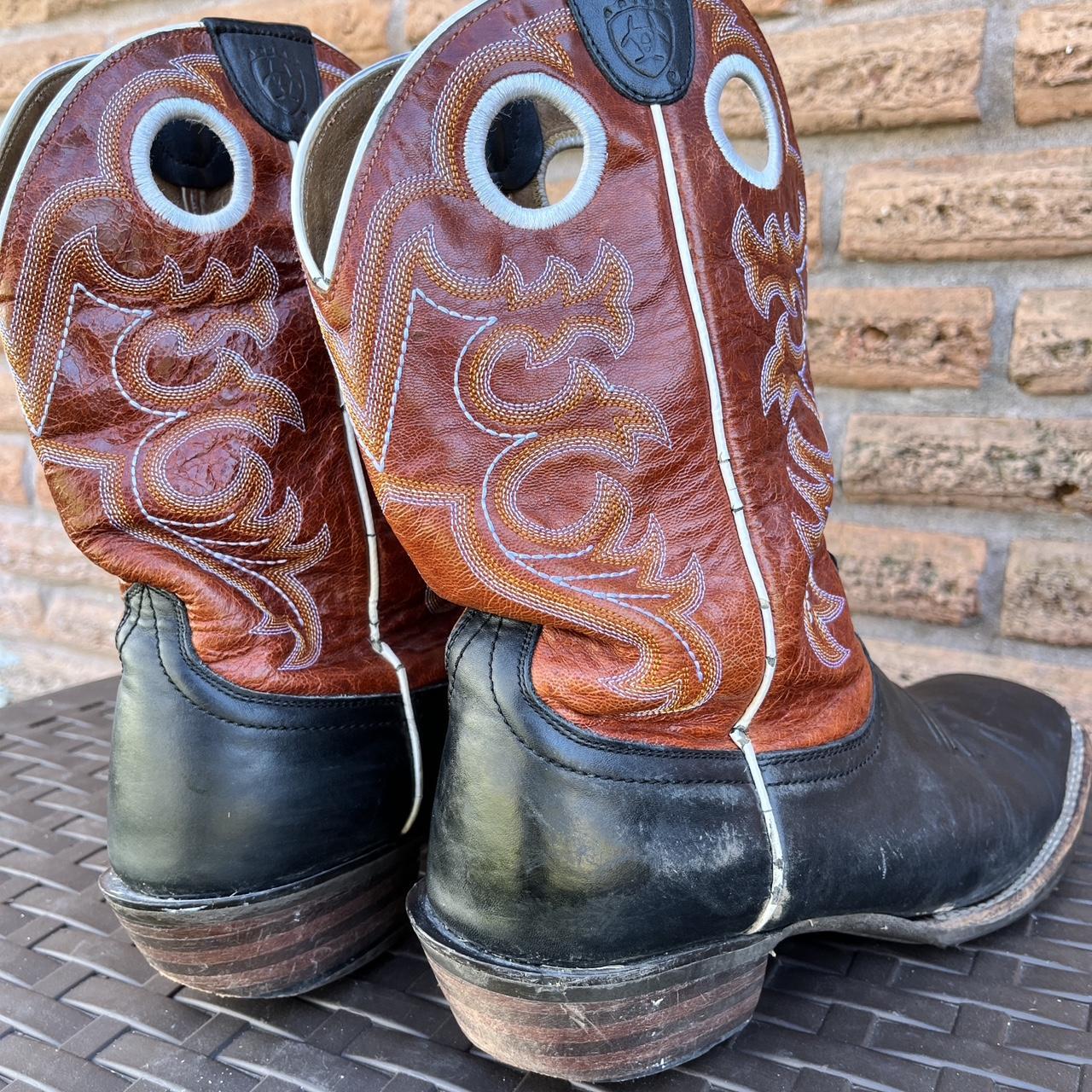 Men's size 10 Ariat boots from boot barn and a L/XL - Depop