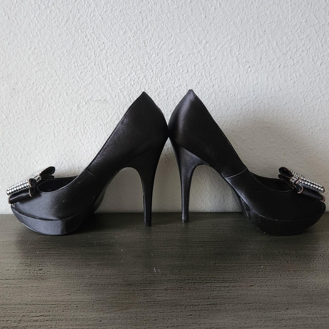 stiletto pumps black