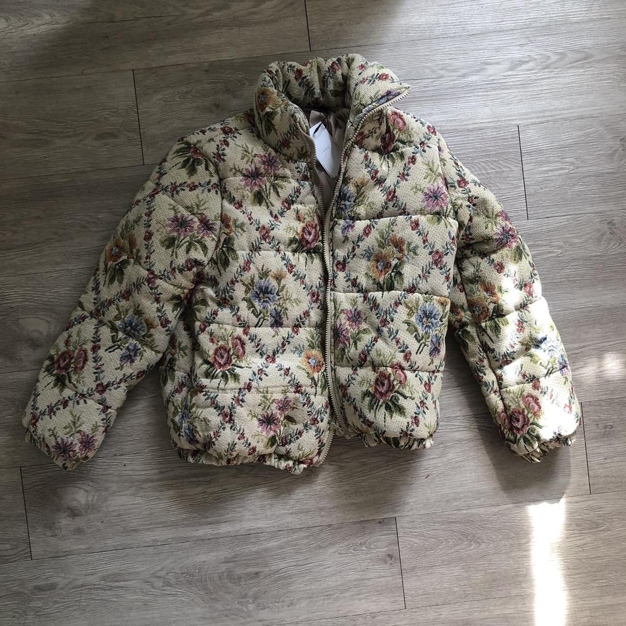 Cider Floral Carpet Puffer 🌹🛋️ aka Grandma’s Called,... Depop