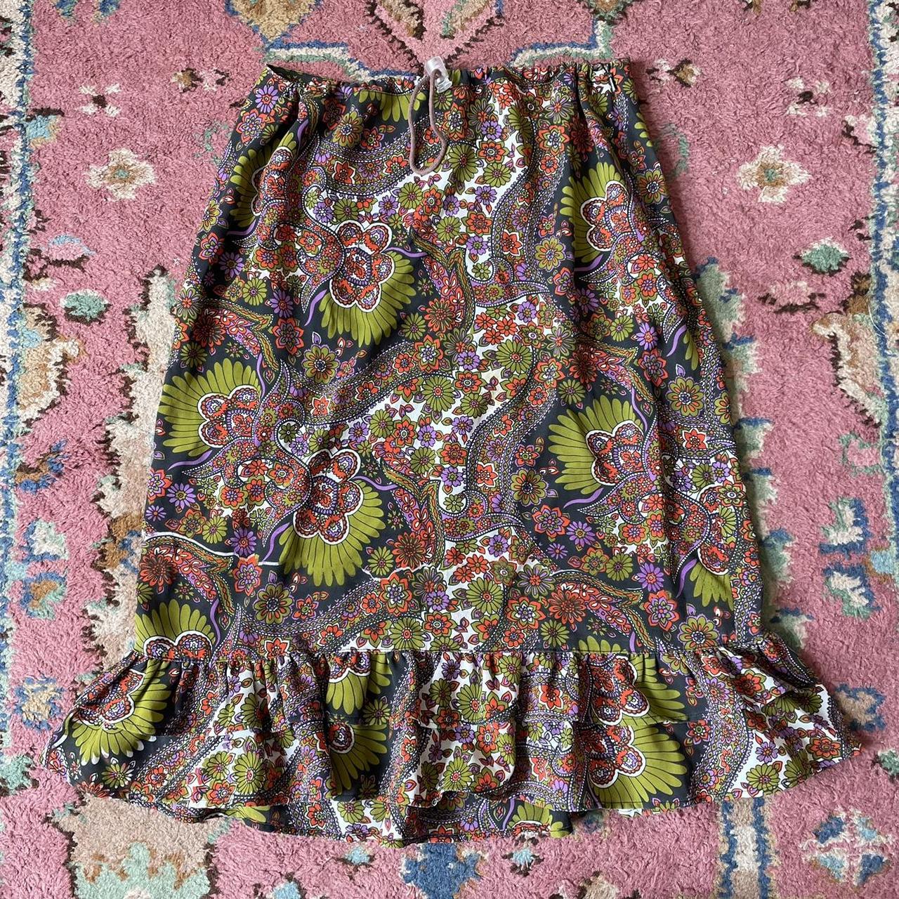 Paisley vintage midi skirt • Labelled size M •... - Depop