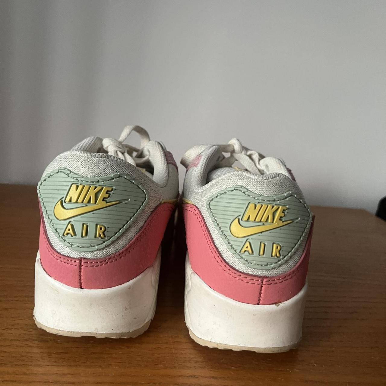 Nike Women's Pink and Cream Trainers | Depop