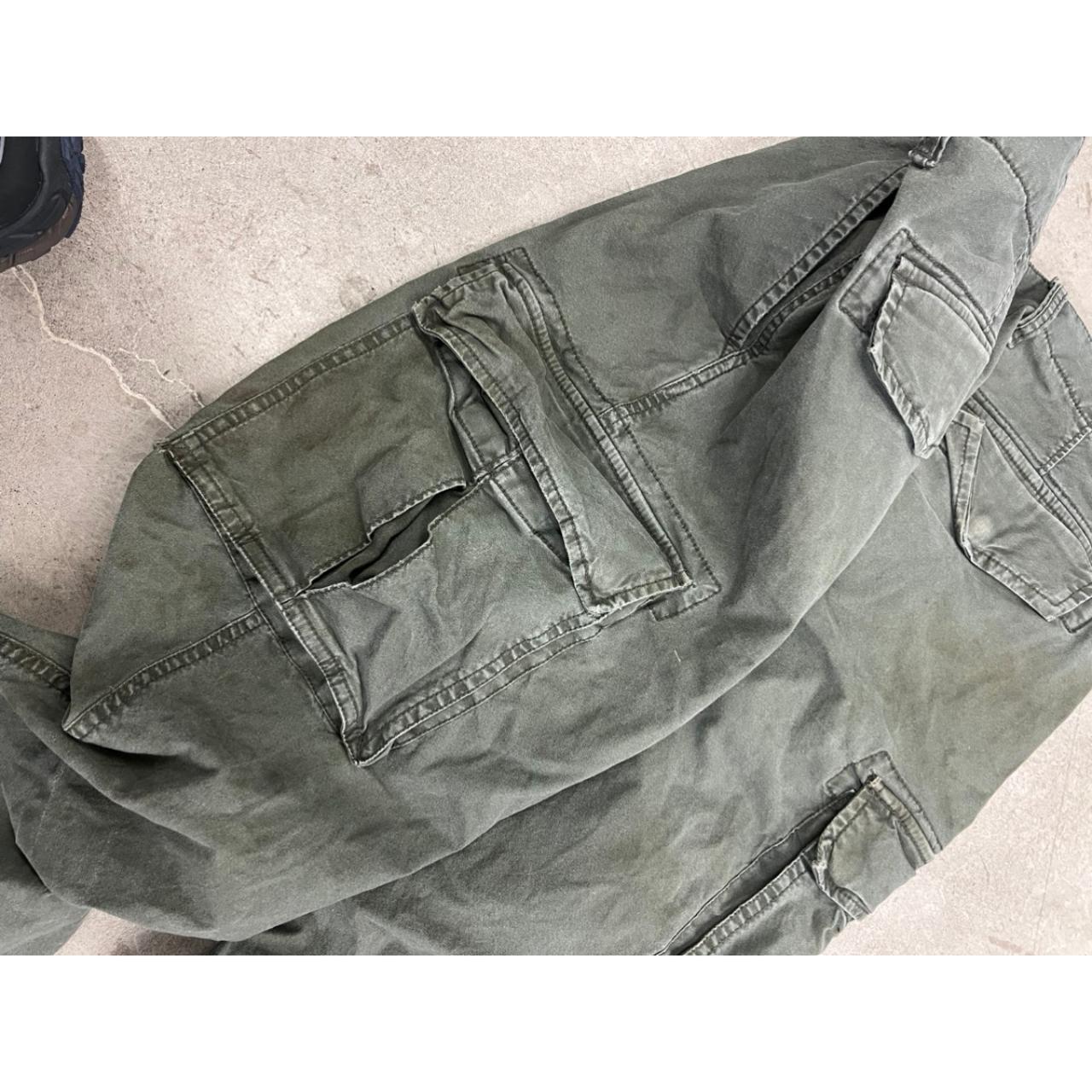 Old navy cargo pants vintage y2k 2000s Cool 3d - Depop