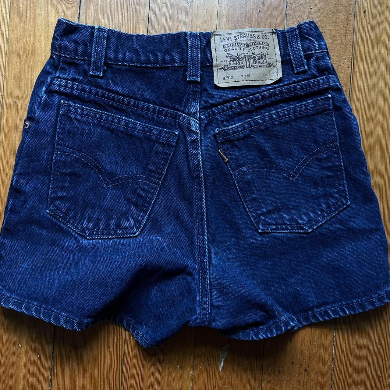 Vintage levis best sale mom shorts