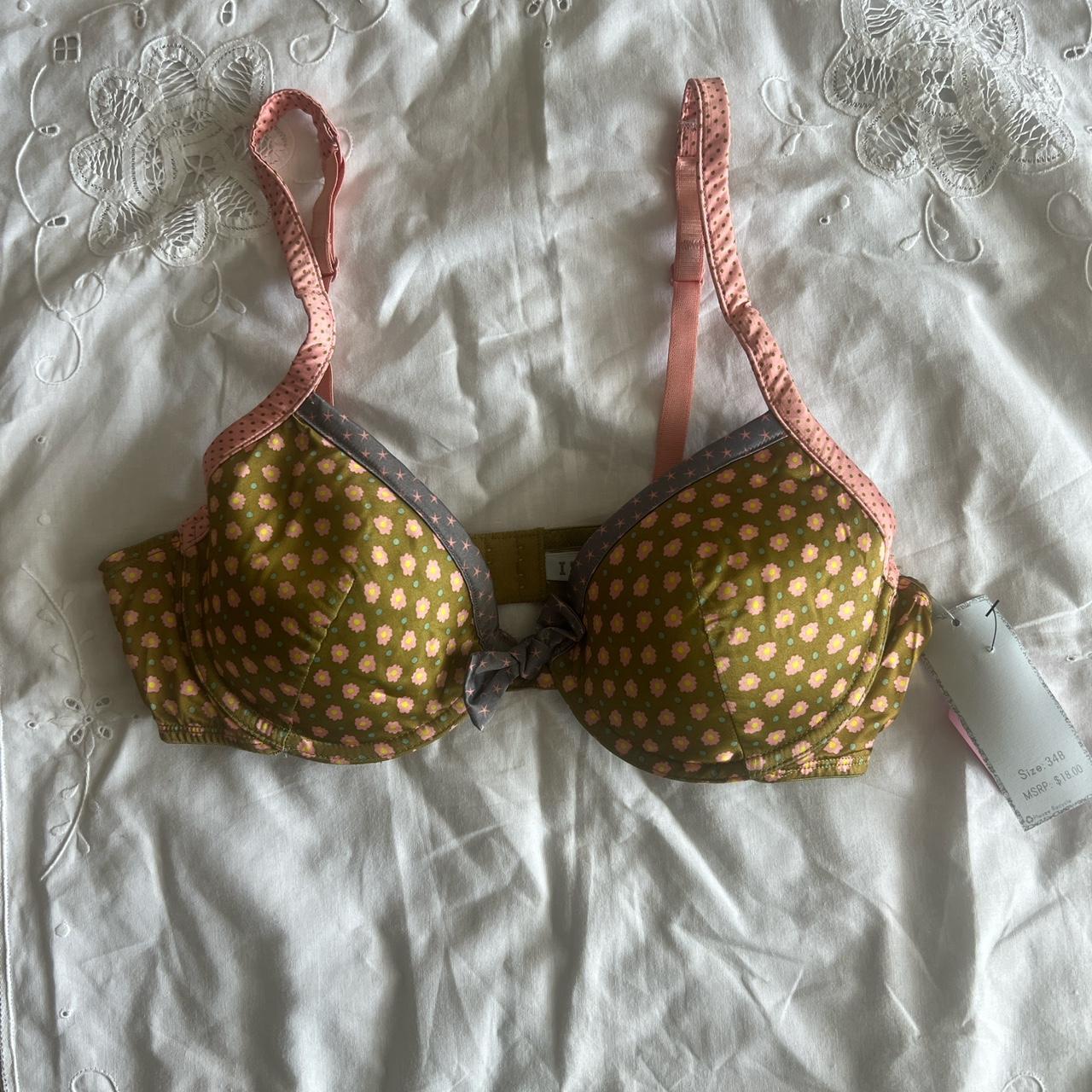 item listed by 66cherries
