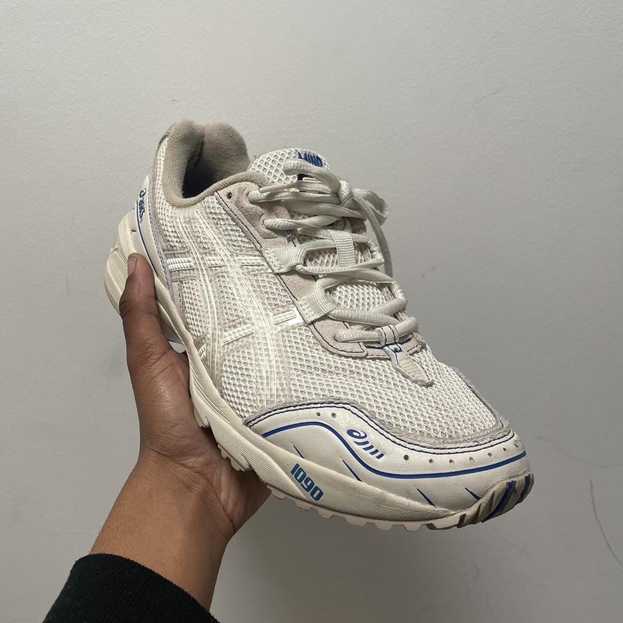 ASICS Men's Cream and White Trainers | Depop