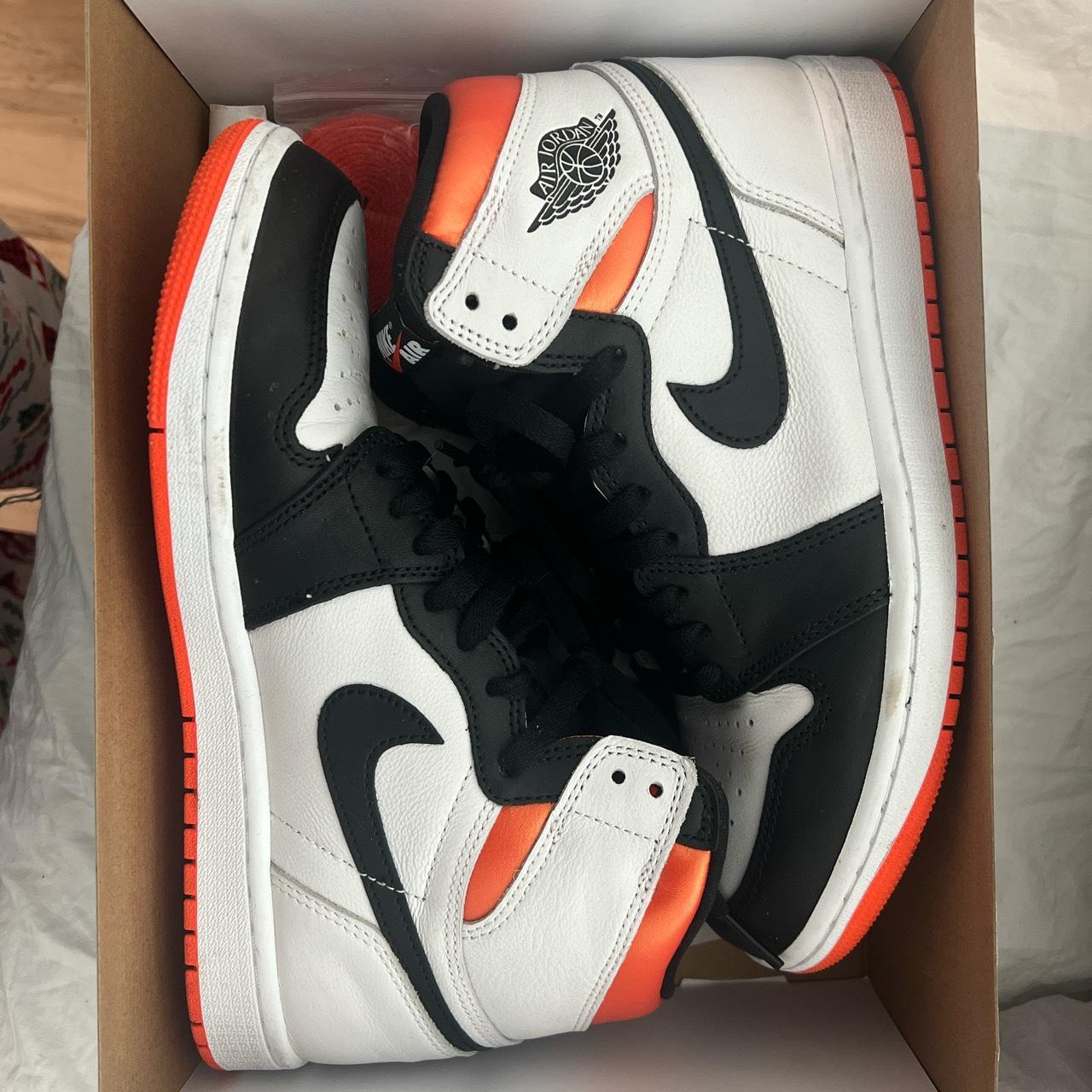 aj1 orange black white