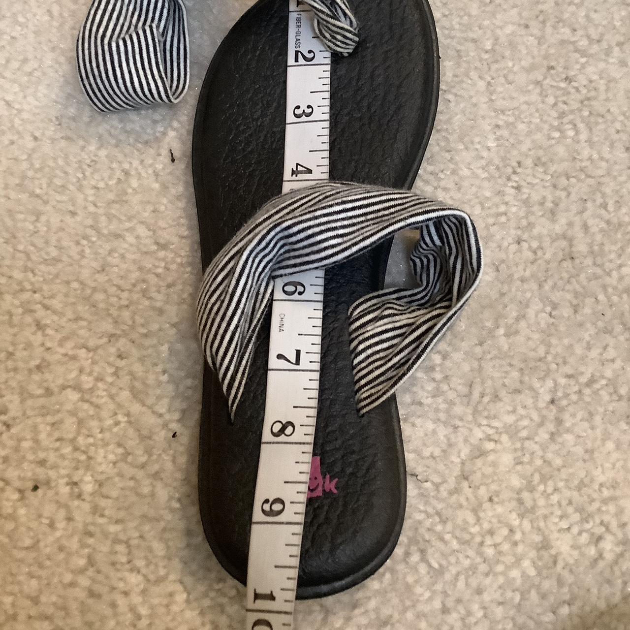 Sanuk Sandals Size 10, but they fit more like a - Depop