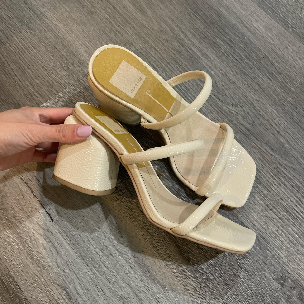 Dolce Vita Women's Cream and Tan Sandals | Depop