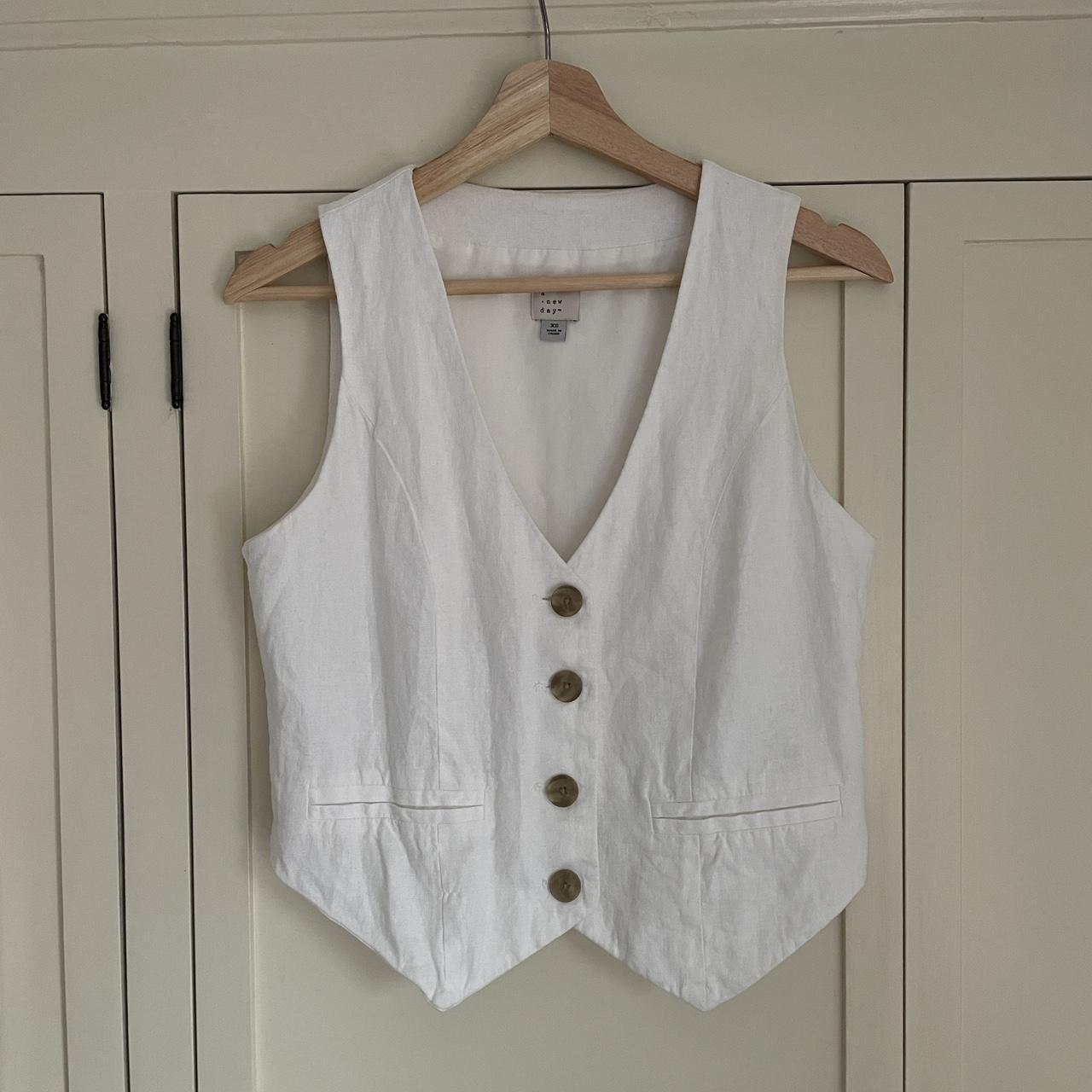 White linen vest - Depop