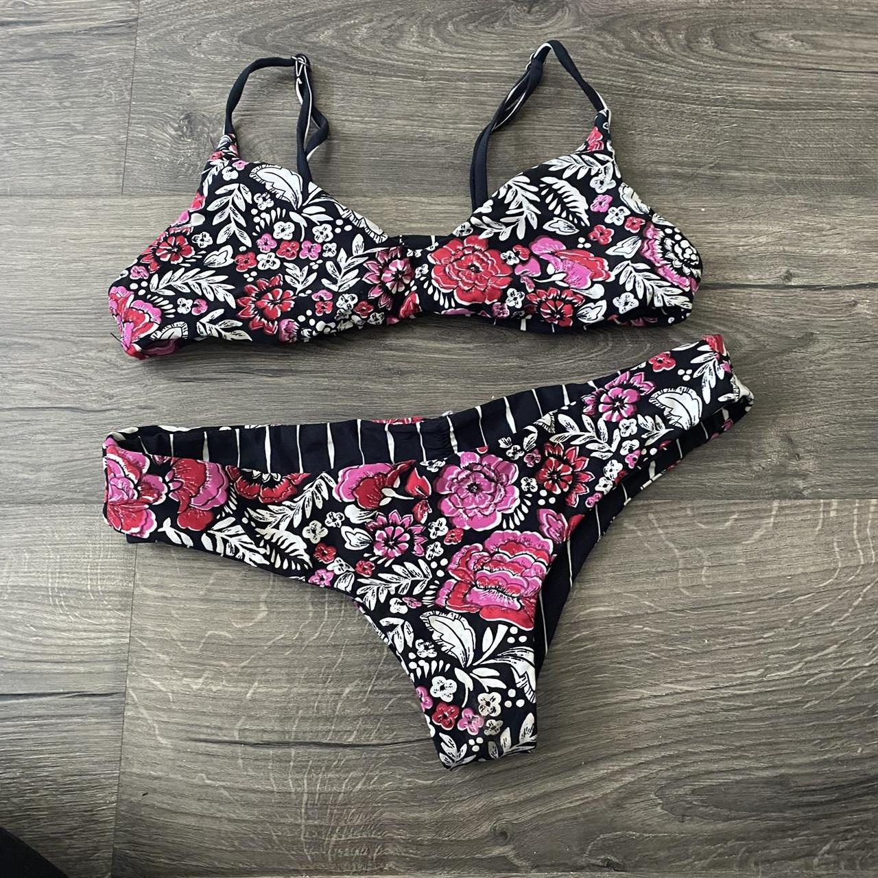 Billabong Bikini Reversible In Great Depop