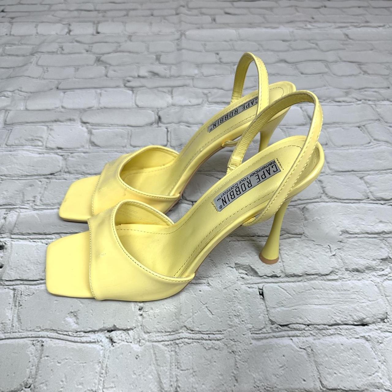 Cape Robbin Women's Yellow Sandals (3)