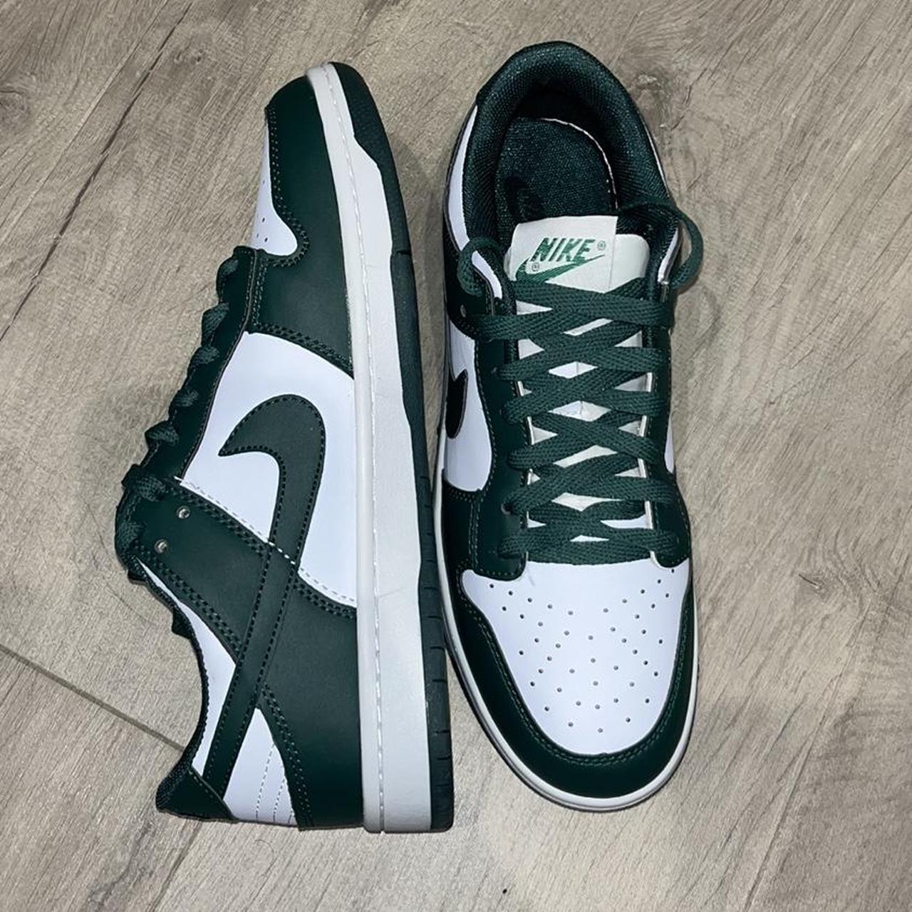 Nike Men's Green and White Trainers | Depop