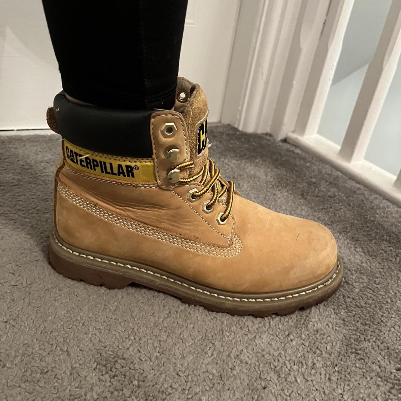 Womens Caterpillar boots Good condition Size 4