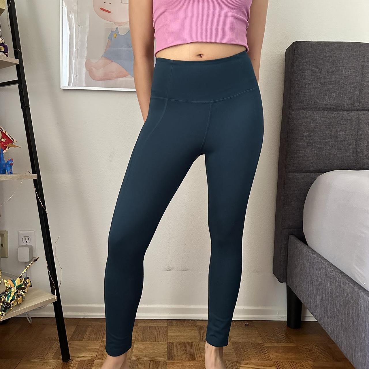 Girlfriend collective leggings in the globe color - Depop