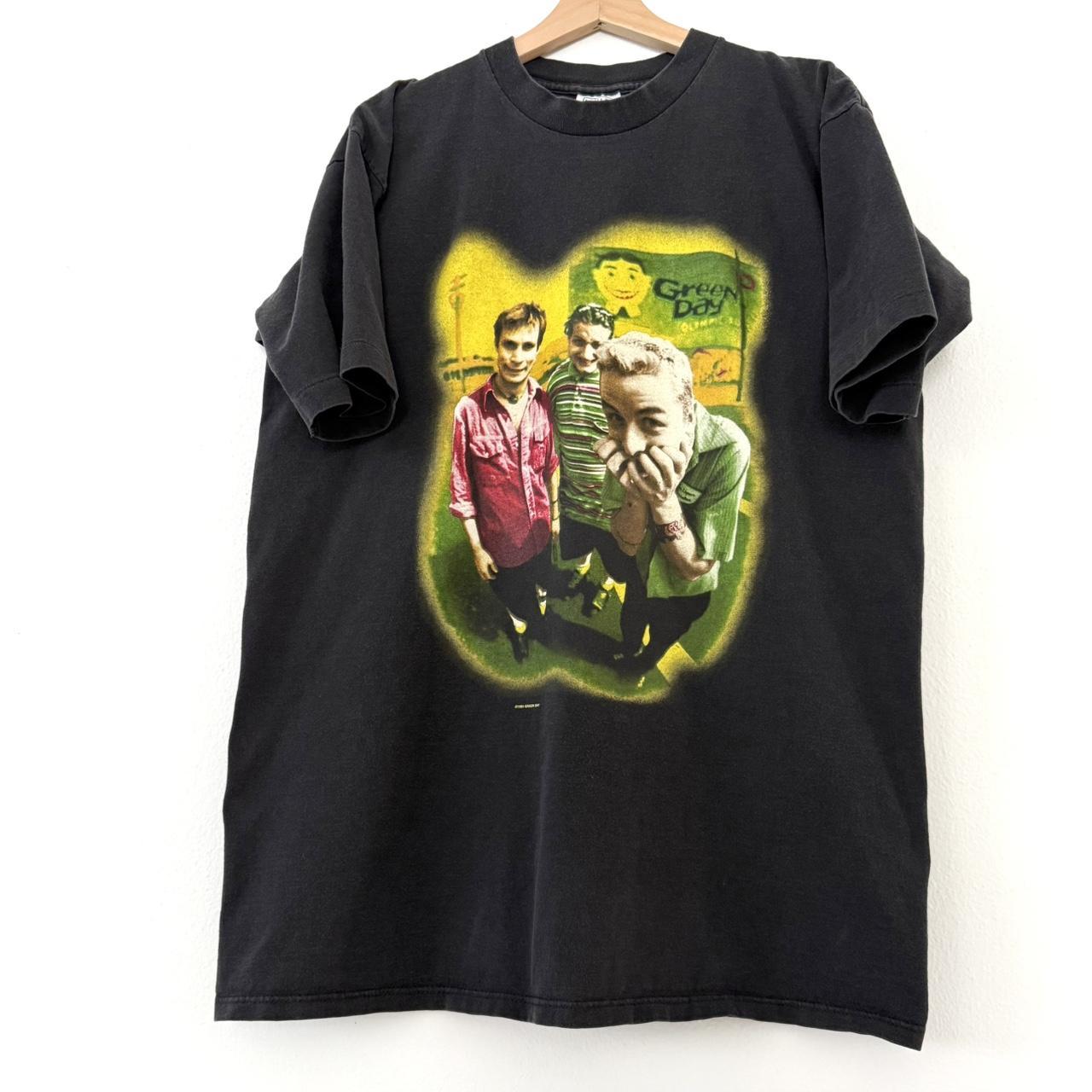 Vintage bjork biophilia album t shirt Large | Depop